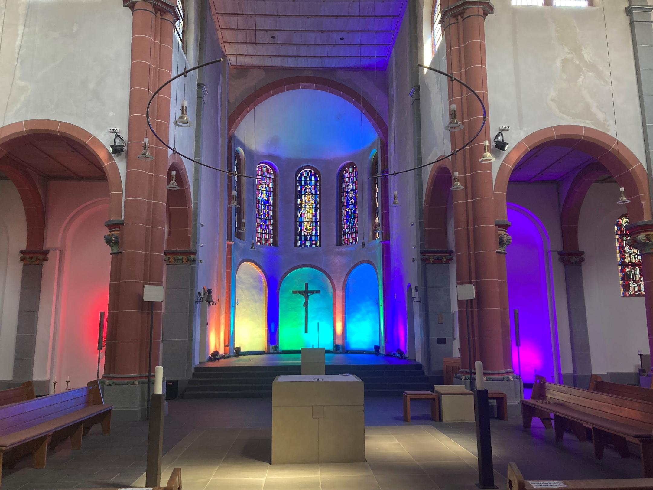 Bingerbrück Kirche innen