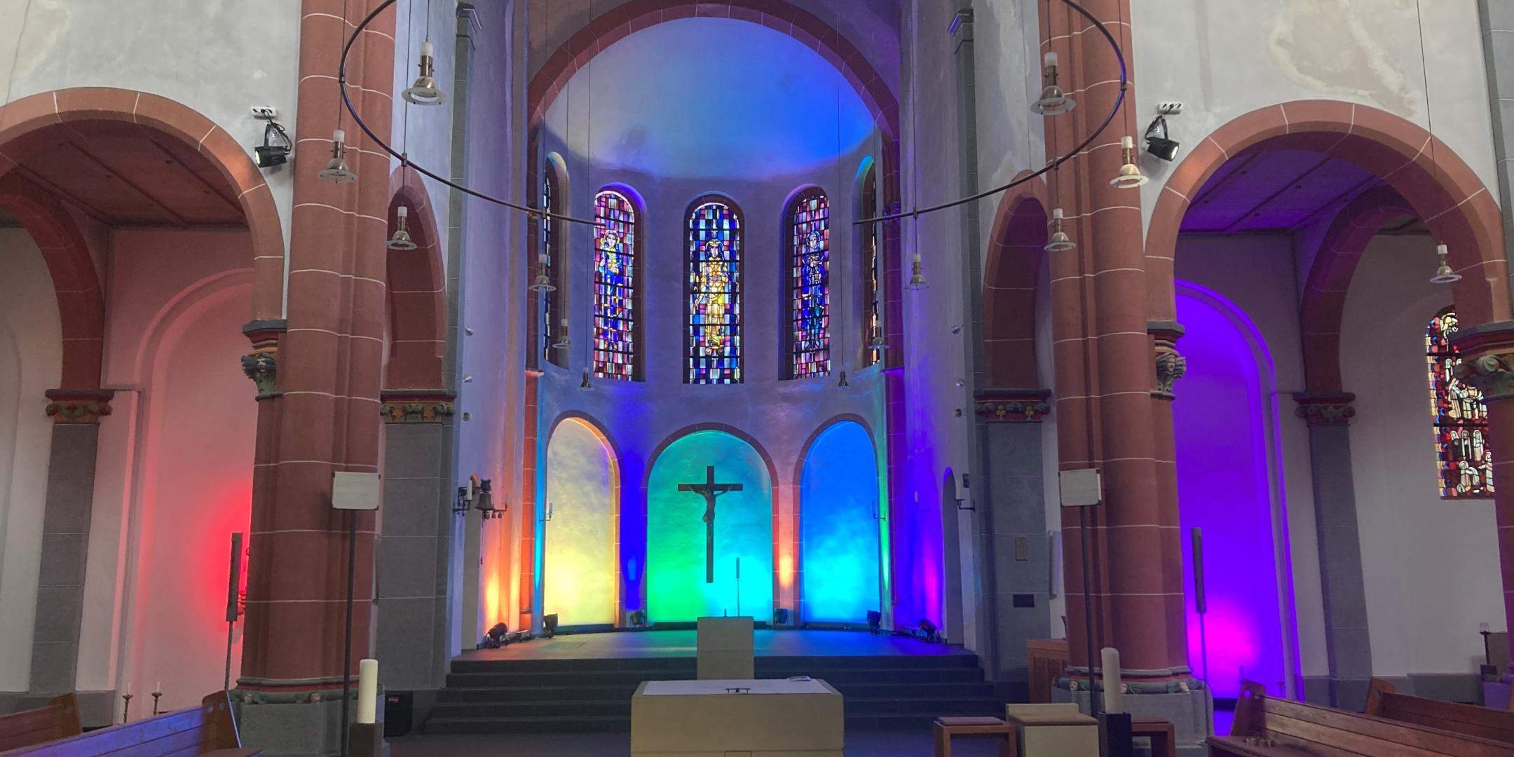 Bingerbrück Kirche innen (c) Reimund Kerner Bingerbrück Kirche innen
